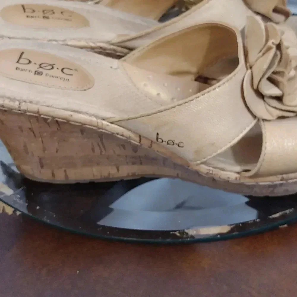 Women's Wedg Shoes. By b.o.c. - Picture 9 of 13